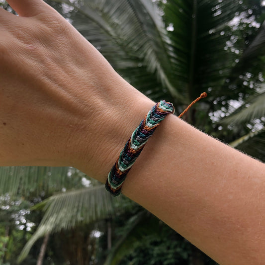 Knotted Fishtail Variegated Bracelet