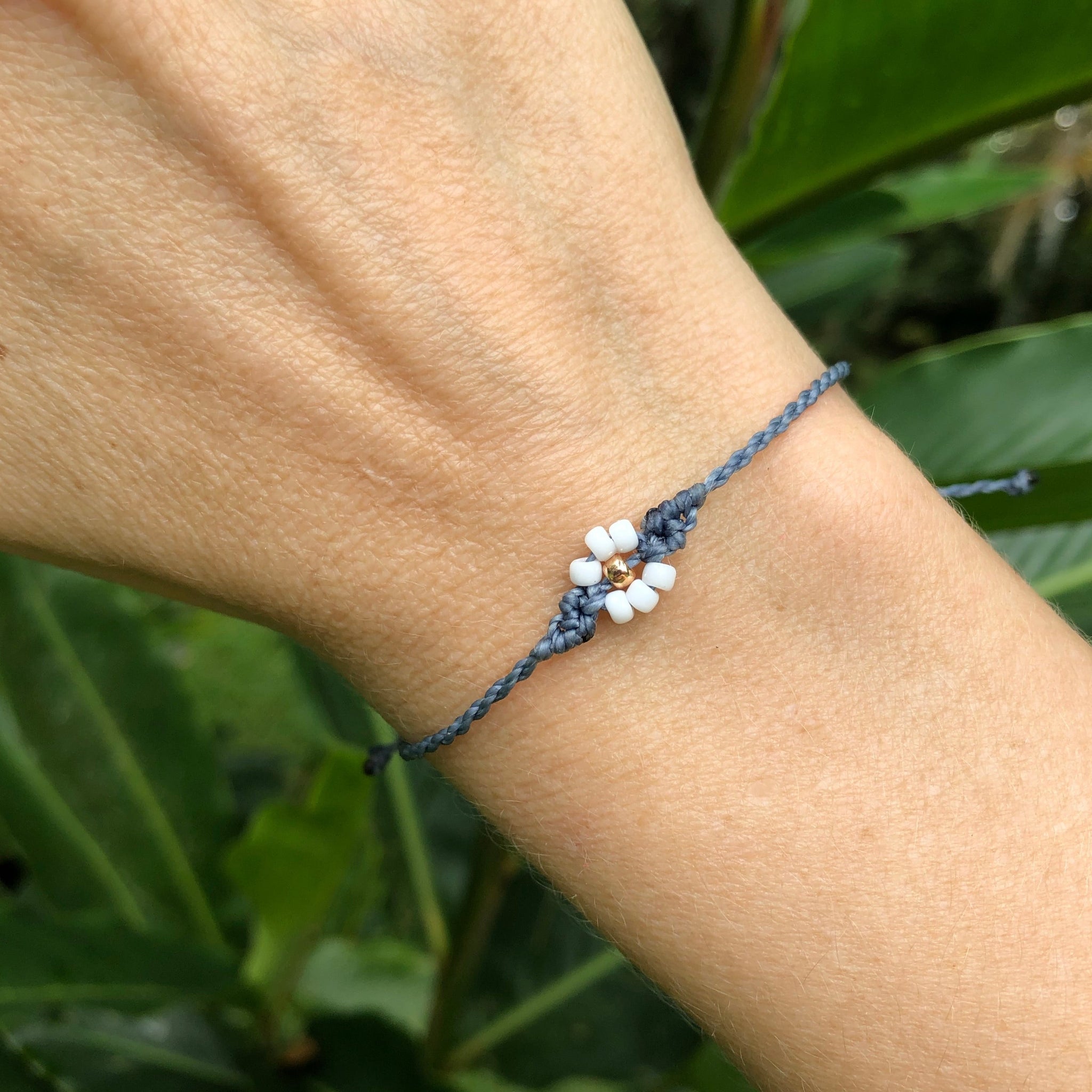 BULK Daisy Flower Seed Bead Bracelet - Choose your favorite string col –  Costa Verde Bracelets