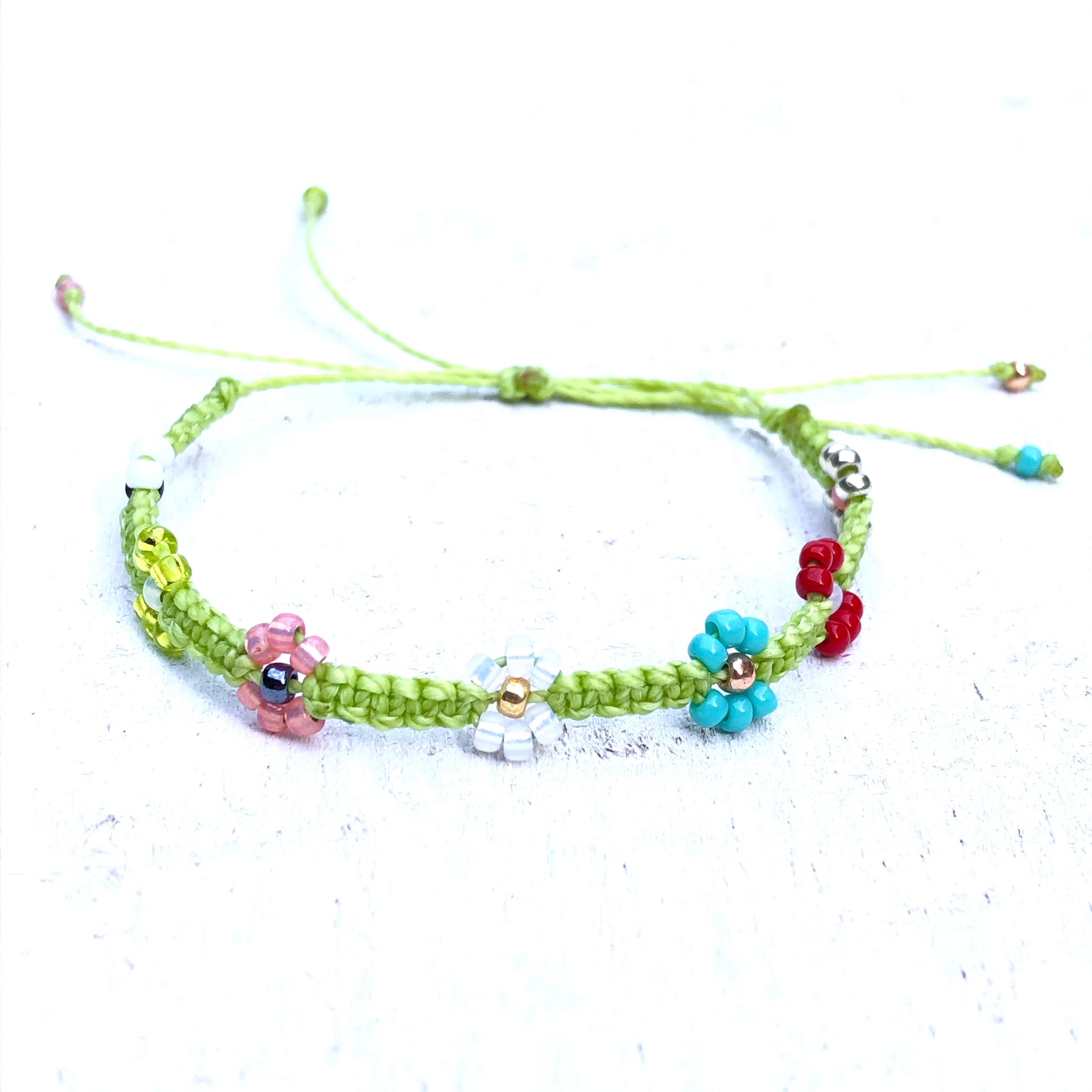Daisy Chain Bracelet - Customize the string color!