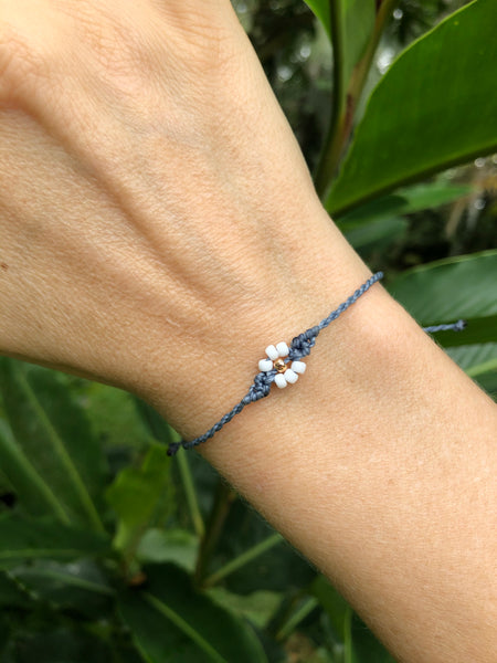 Daisy Flower Seed Bead Bracelet - Choose your favorite string color!